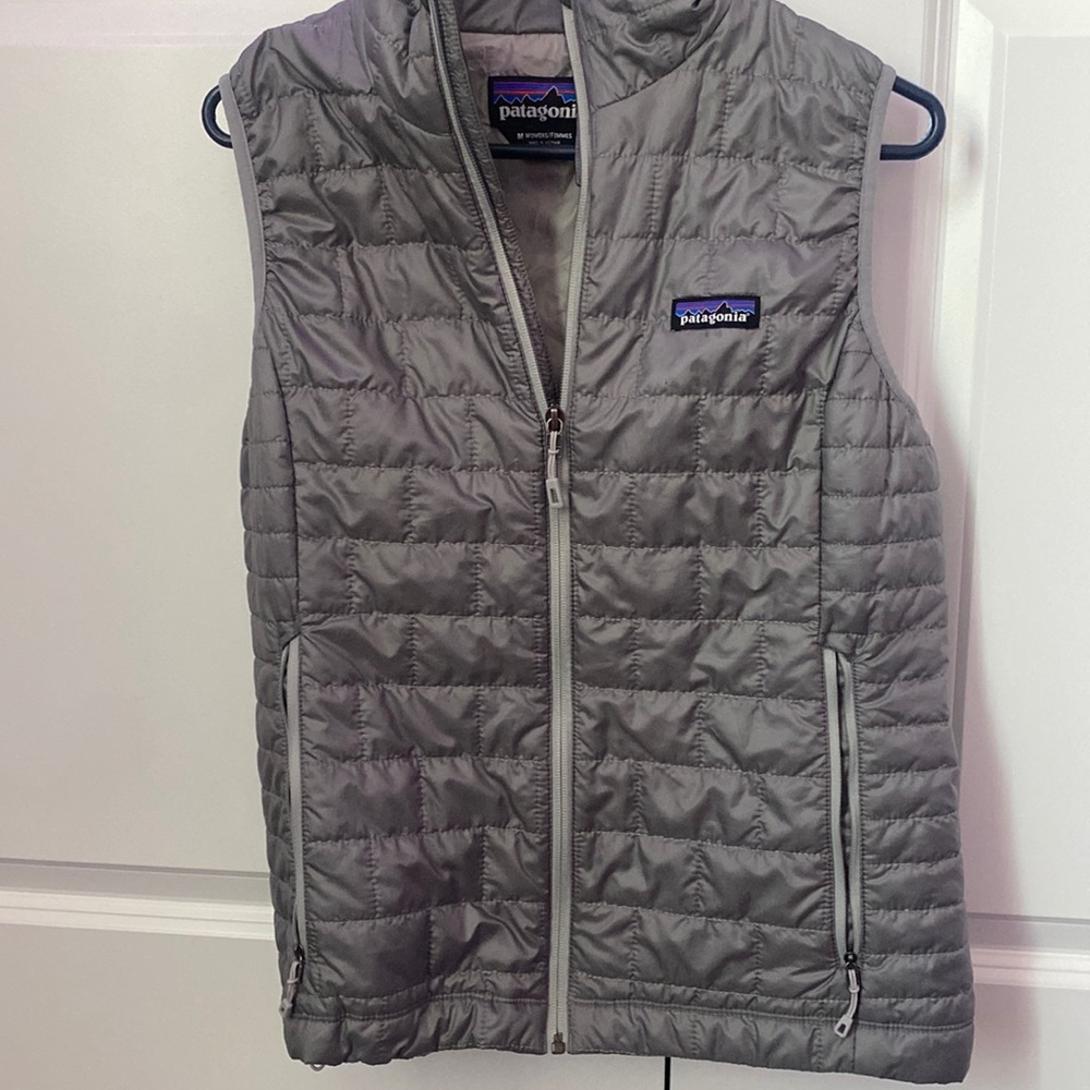 Patagonia womens puffer vest